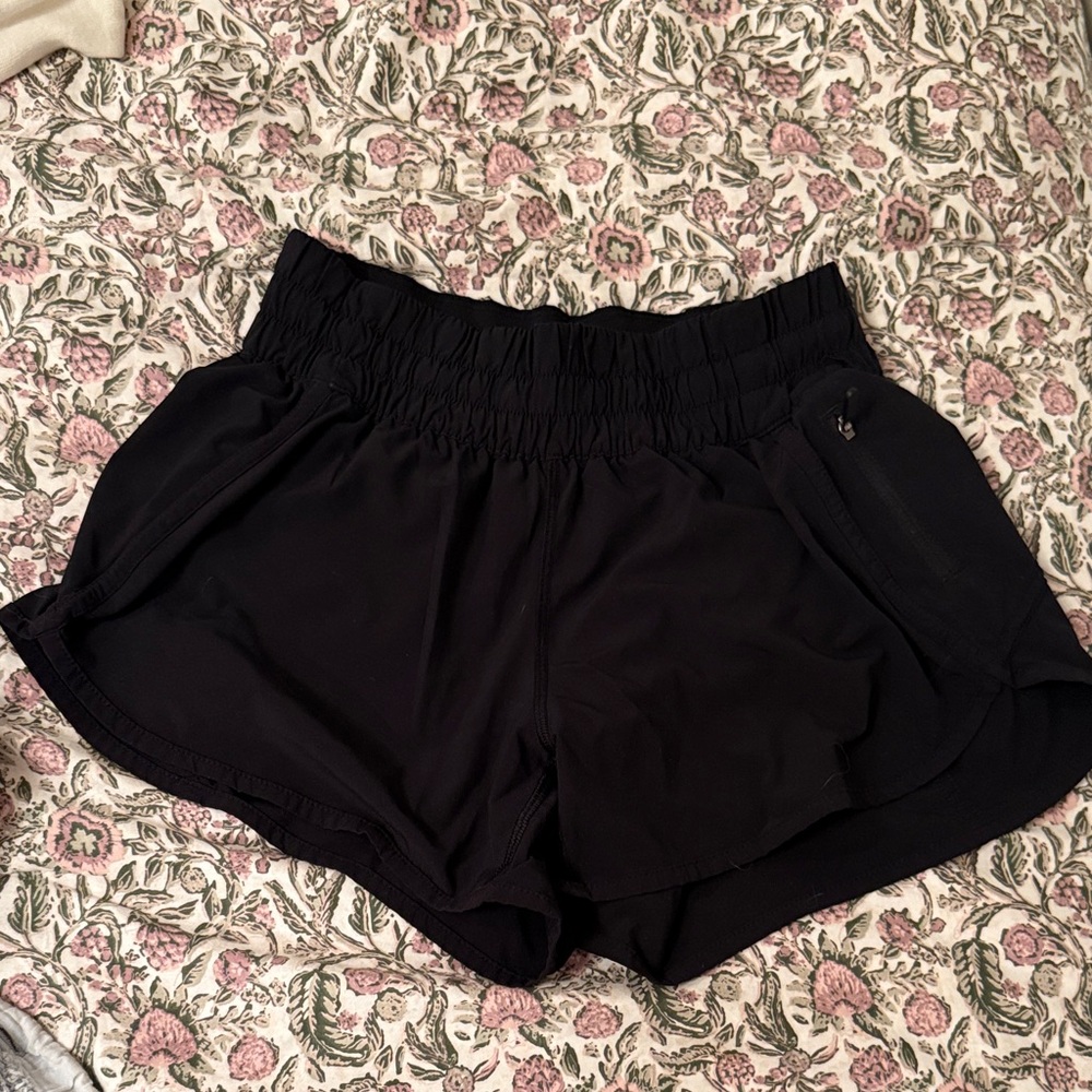 Lululemon mis rise short